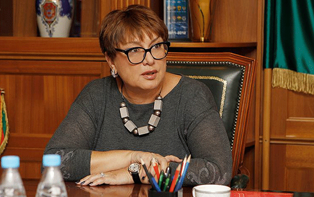 putinin-koyneyini-geyinmeye-tarasovu-prezident-inandirib