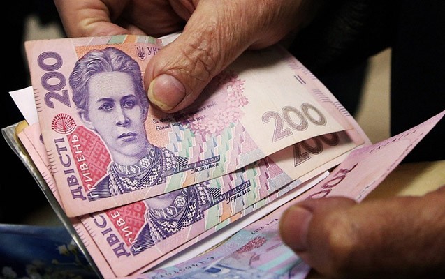 qrivna-da-dollara-uduzdu