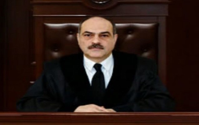 mehkeme-sedri-vezifeden-getmek-ucun-erize-yazdi