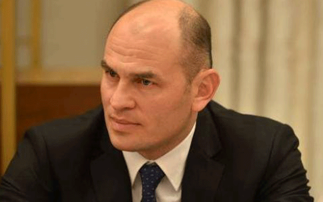 isine-mesuliyyetsiz-yanasdigini-gorsek