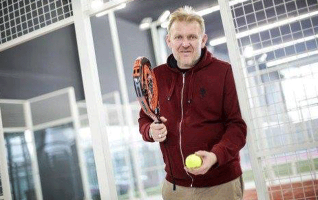 en-cetini-heyat-yoldasimin-payina-dusur