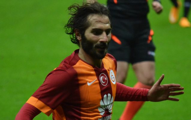 qalatasarayin-futbolcusunun-ayagi-sindi