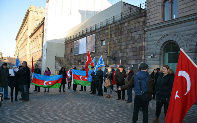 azerbaycanlilar-isvec-parlamenti-qarsisinda-aksiya-keciribler