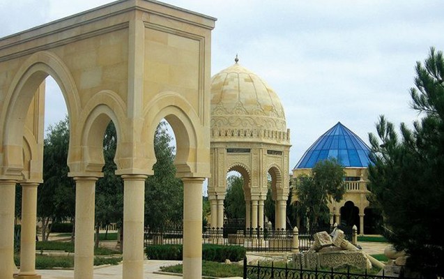 qadin-ziyaretgahda-ozunu-oldurmek-istedi-