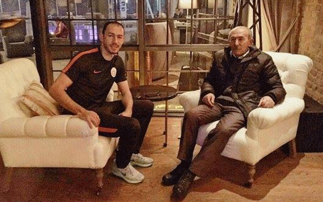 meshur-futbolcunun-atasi-terror-qurbani-oldu