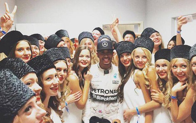 bakiya-gelecek-cempion-qizlarin-ehatesinde-