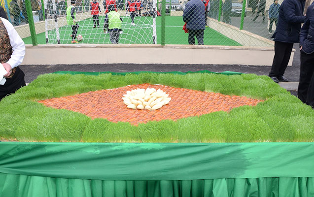 -eldar-ezizov-bu-defe-en-boyuk-paxlavani-kesdi-