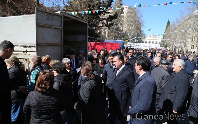 icra-bascisi-yarmarkada-qiymetlerle-maraqlandi