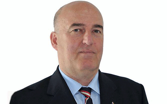 azerbaycanli-hakim-inspektor-xorvatiya-estoniya-oyununda