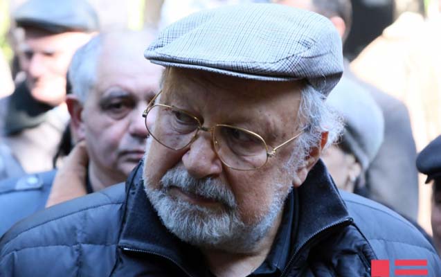 rustem-ibrahimbeyov-qardasinin-defninde