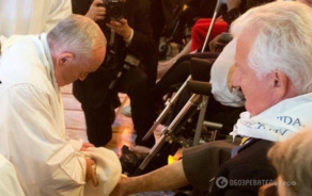 roma-papasi-miqrantlarin-ayagini-yudu-opdu