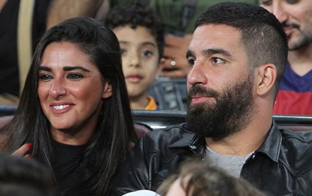 arda-turan-sevgilisine-esebilesdi