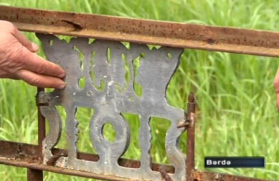 qebrisitanliqdan-ogurluq-edibler-