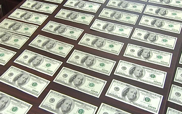 bakida-10-000-saxta-dollari-satmaq-istediler