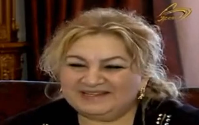 sesini-esidib-uzunu-gormediyimiz-metrodaki-qadin