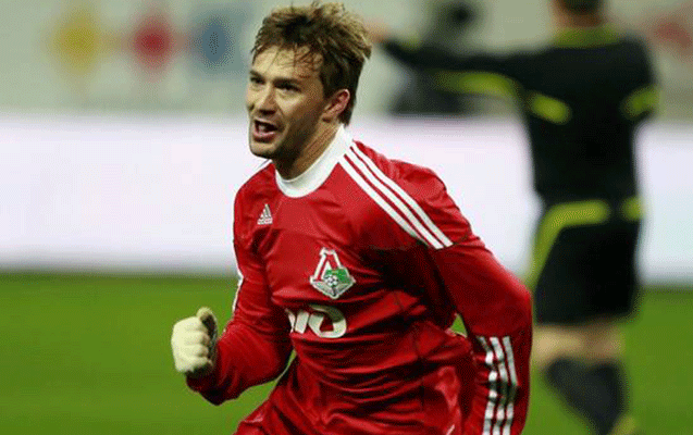 meshur-futbolcu-azerbaycana-gelir