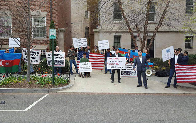 abs-daki-soydaslarimiz-aksiya-kecirib