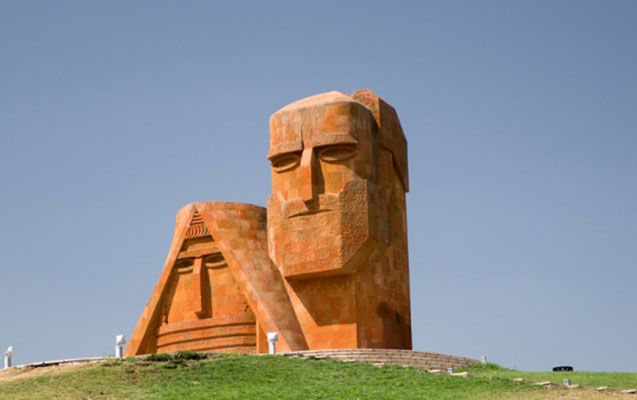 ermeniler-dagliq-qarabagdan-insanlari-texliye-edirler