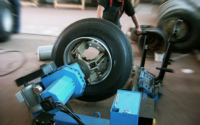 deyismek-istediyi-teker-basina-deydi-