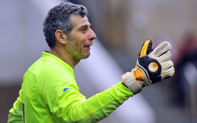 efsanevi-futbolcu-bakidaki-puskatmaya-gelir