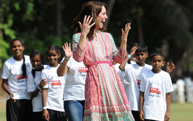 kral-ailesinin-gelini-donu-ile-diqqet-cekdi