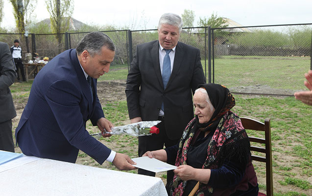 qazilere-ve-sehid-ailelerine-ev-verildi