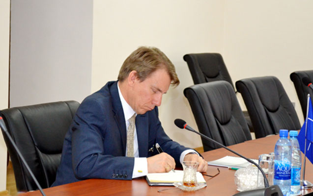 nato-resmisi-qarabagla-bagli-brifinq-kecirdi