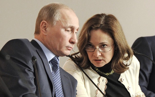 o-qadin-putinin-sag-qoludur