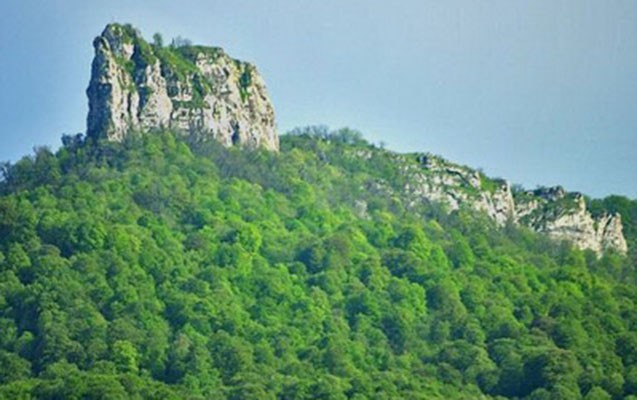 tarixi-abidede-qazinti-isleri-aparanlar-saxlanildi
