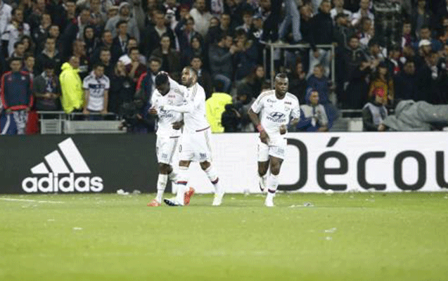 meydana-tualet-kagizi-atdilar