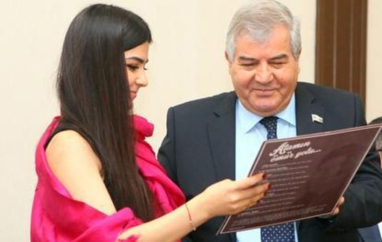 sabir-rustemxanli-qizinin-mugenni-ile-aile-qurmasindan-danisdi