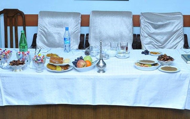 ehsan-qadagasini-pozan-varlilar