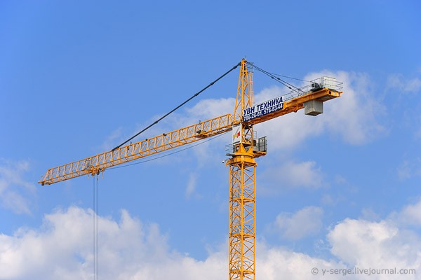 qaldirici-kran-evleri-isiqsiz-qoydu