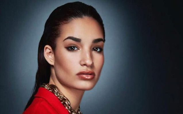 meshur-model-facievi-sekilde-oldu