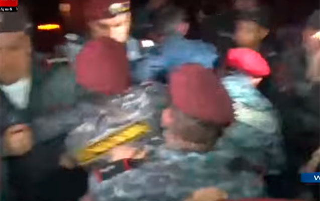 irevanda-polis-jurnalistleri-doydu