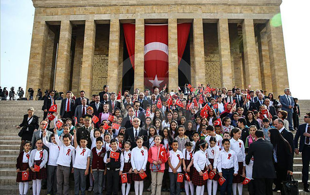 turkiye-bu-gun-bayram-edir