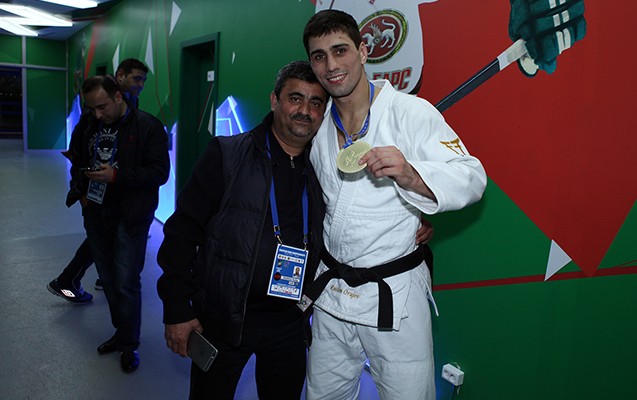 sadiq-sadiqov-cudocularla-gorusdu