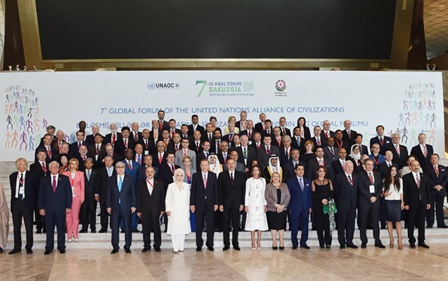 foruma-147-olkeden-4000-nefer-qatilib