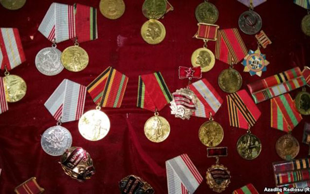 medallar-su-qiymetine-satilir