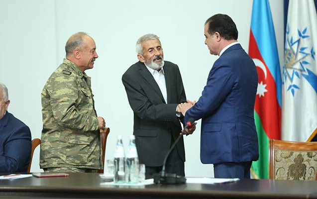 gencede-sehidin-medali-ailesine-teqdim-edilib