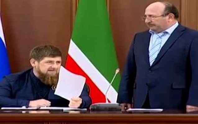 -kadirov-mehkeme-sedrini-tenqid-etdi