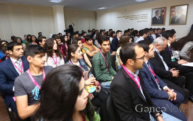 danisir-azerbaycan-gencleri