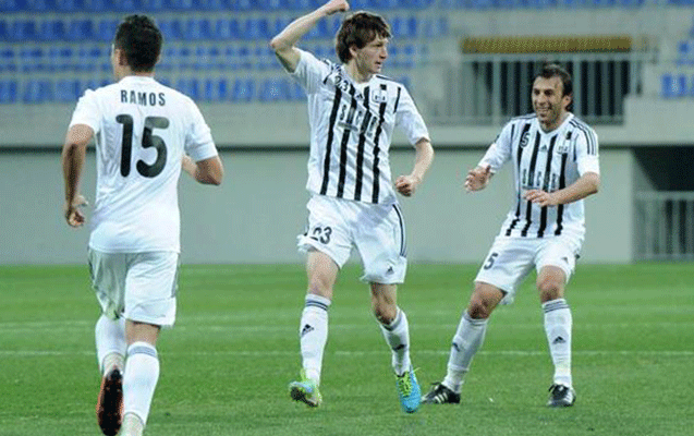 qebele-neftcinin-hucumcusunu-transfer-edir