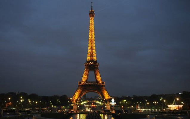 eyfelin-yaxinliginda-yangin