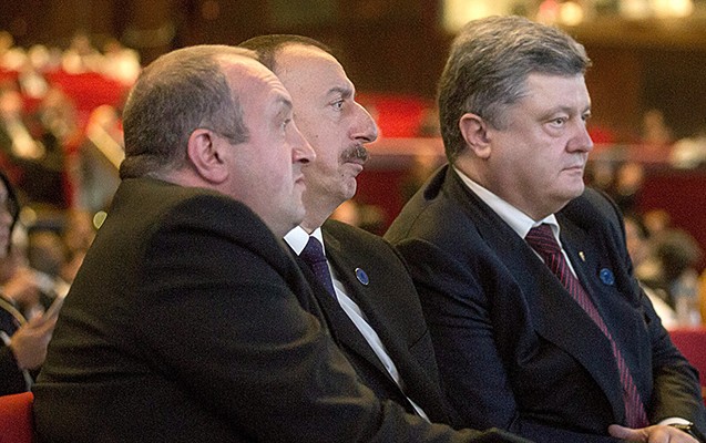ilham-eliyev-porosenko-ile-gorusdu