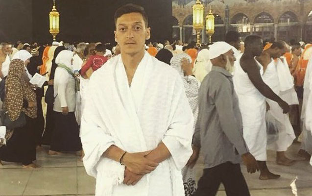 mesut-ozil-mekkede