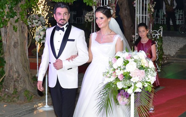 kurtlar-vadisinin-qehremani-evlendi