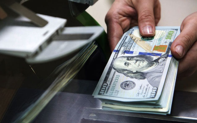 azerbaycan-banklari-dollar-satisini-dayandiriblar