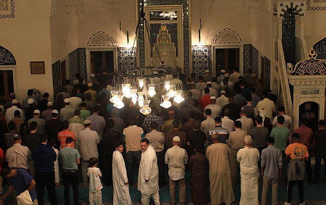 abs-da-ramazan-ayinin-ilk-namazi-qilindi