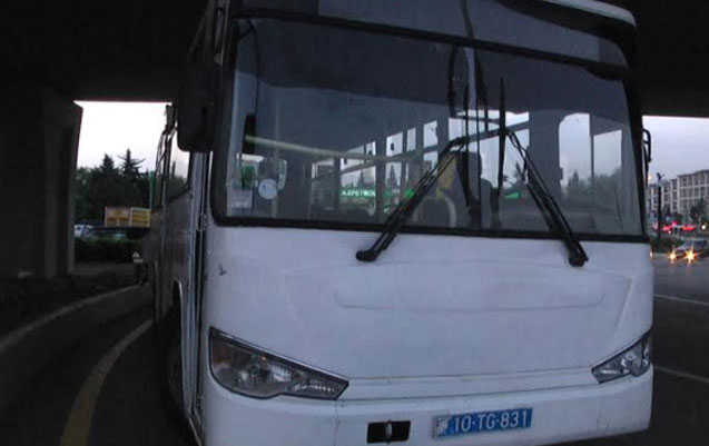 bakida-sernisin-avtobusu-qeza-toretdi